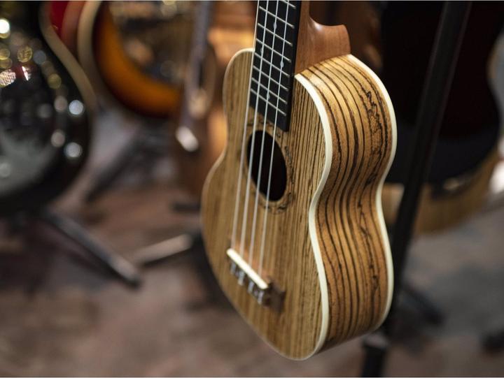 Actual product image Dimavery UK-400 Ukulele Soprano "Zebrawood (Soprano, Soprano)