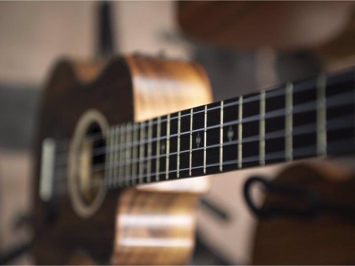 Actual product image Dimavery UK-200 tenor ukulele, koa (Tenor, Adults)