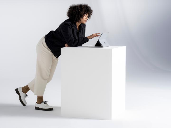 Produktbild Microsoft Surface Laptop Studio (14.40", Intel Core i5-11300H, 16 GB, 256 GB, DE)