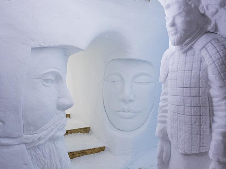 Immagine prodotto Smartbox Visita di un villaggio igloo e fonduta a Davos Klosters per 2 persone (2 pers.)