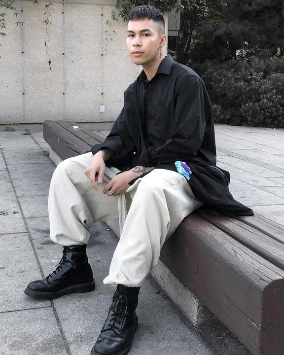 Actual product image Dr. Martens Mono (41)