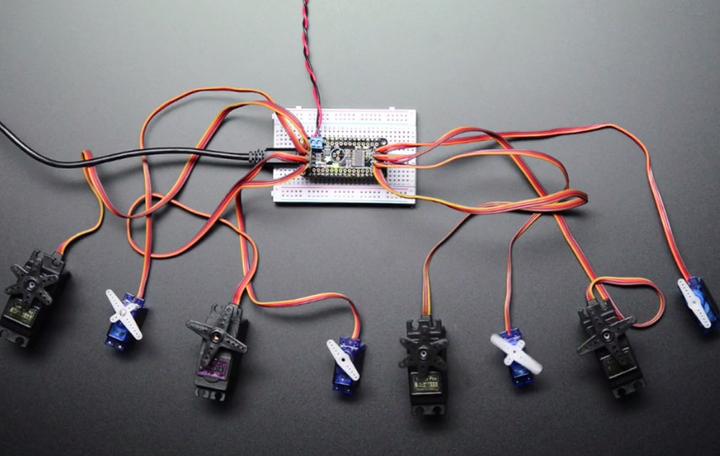Produktbild Adafruit 8-Channel PWM or Servo FeatherWing (Diverse)