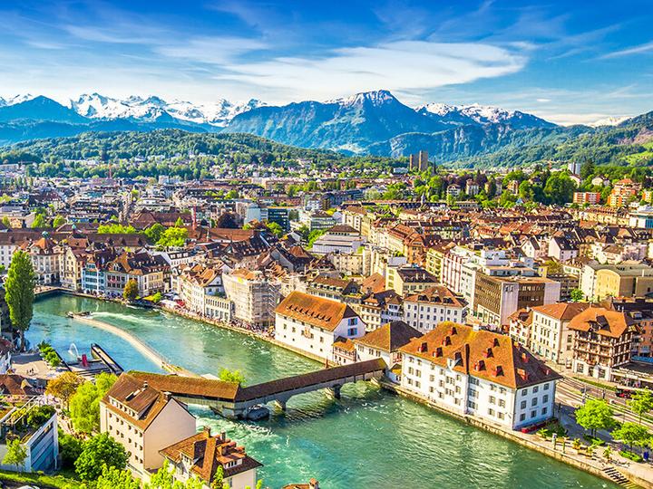 Immagine prodotto Smartbox Lune de miel 4* in Svizzera: 1 notte con souper gastronomique per 2 giovani sposi (2 pers.)