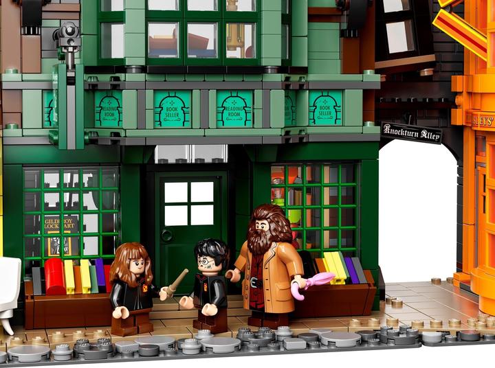 Actual product image LEGO Harry Potter Diagon Alley (75978, LEGO Harry Potter, LEGO Rare Sets)