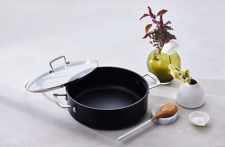 Produktbild Le Creuset Schmorpfanne ALU (24 cm, Bräter + Schmortopf, Aluminium)