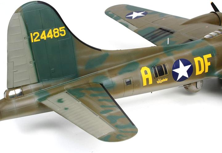 Actual product image Revell Boeing B-17F Memphis Belle