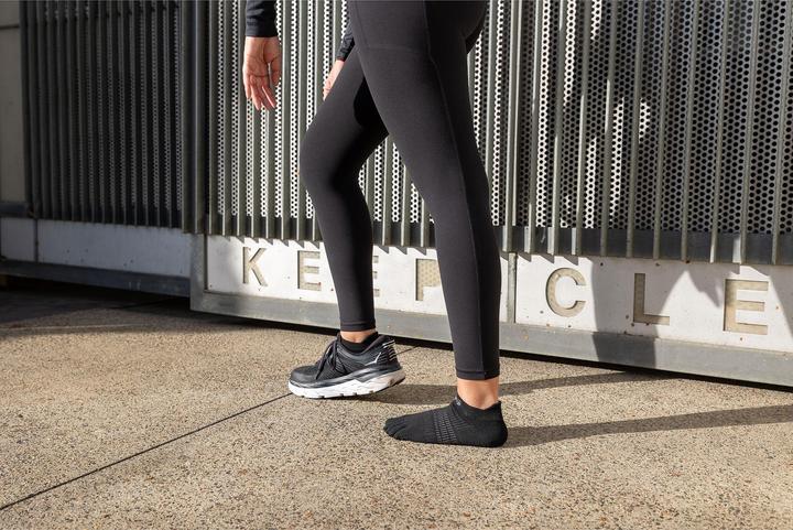 Actual product image Injinji Women's Run Lightweight No-Sho (M/L)