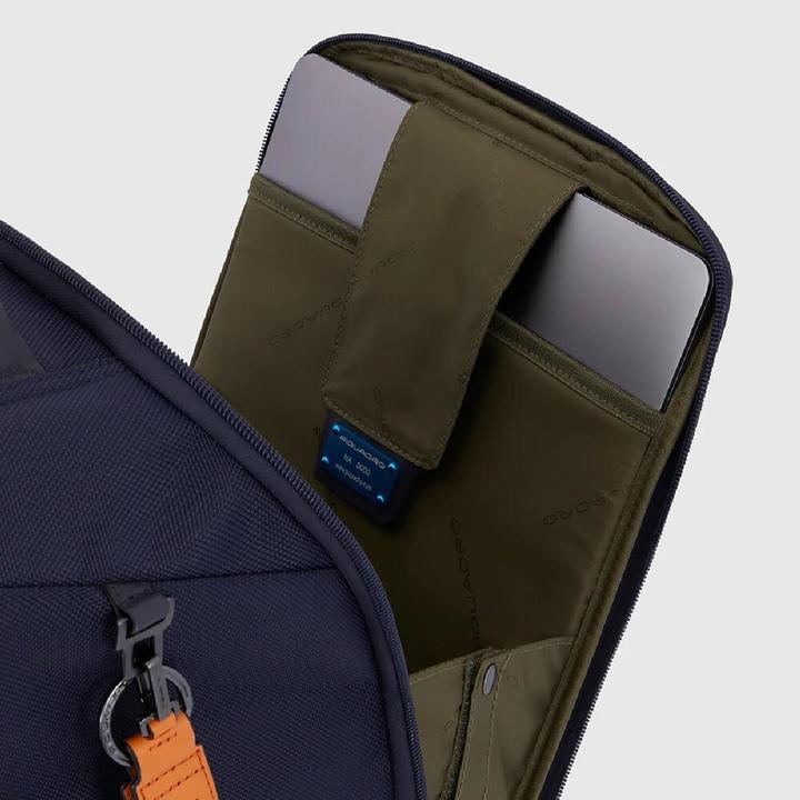 Actual product image Piquadro Letter - 2-wheel backpack trolley (20 l, Hand luggage (up to 50 litres))