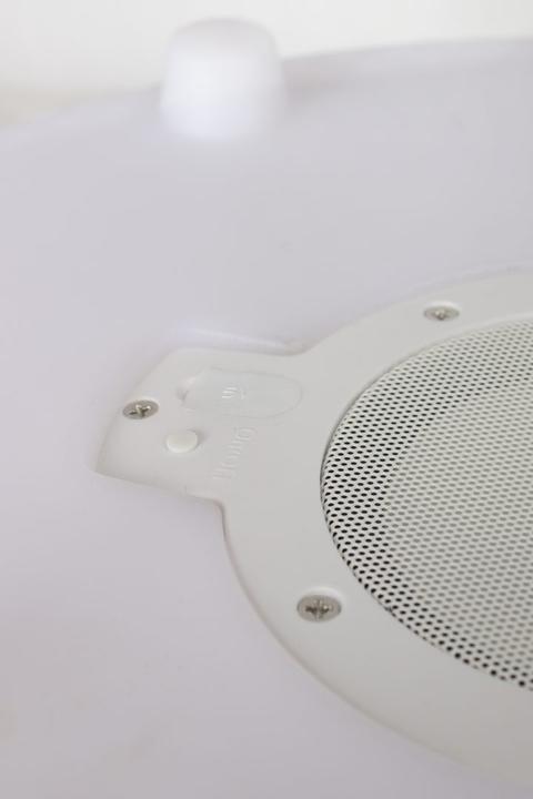 Produktbild Nedis The.Pouf Mehrfarbige Poef/Beistelltafel & Bluetooth Lautsprecher (8 h, Akkubetrieb)