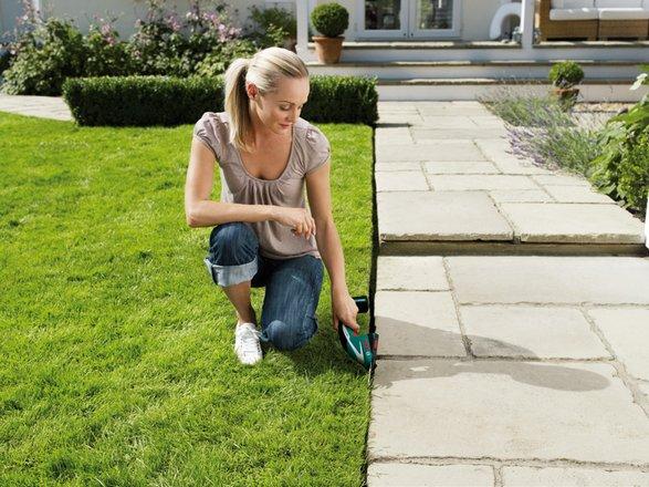 Produktbild Bosch Home & Garden AGS 10.8 LI mit Teleskopstiel