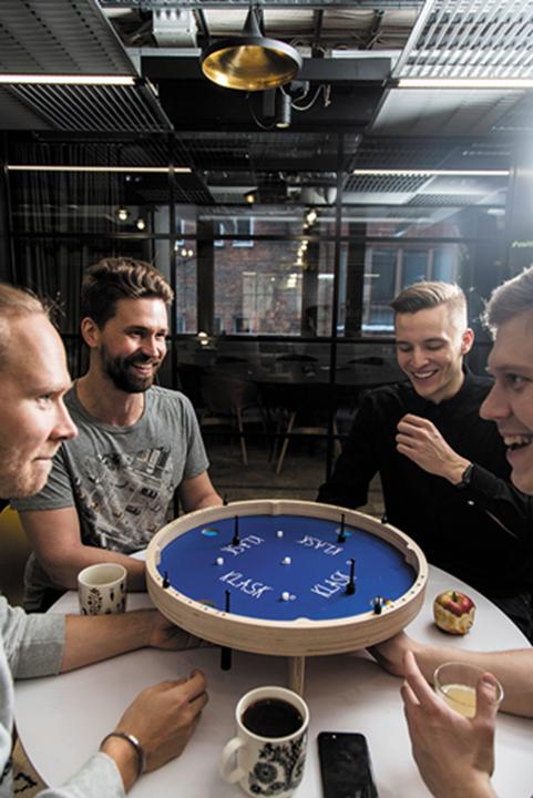 Actual product image Game Factory Klask 4 (German, French, Italian, English)