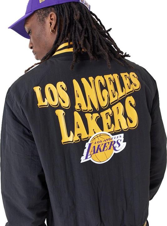 Produktbild New Era College Bomber Jacke - BACKPRINT LA Lakers - L (L)