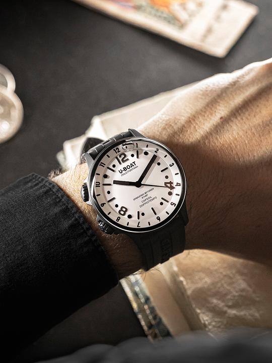 Produktbild U-Boat 8889 Capsoil Doppiotempo DLC GMT 45mm 10ATM (Analoguhr, 45 mm)