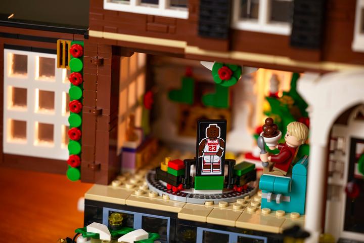 Immagine prodotto LEGO Home Alone (21330, LEGO Ideas, Set LEGO rari)