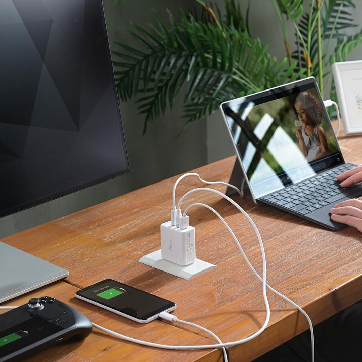 Actual product image j5Create 65W GaN USB-C 3-Port Traveler Charger with changeable AC plugs and USB-C cable, Indoor, AC (65 W)