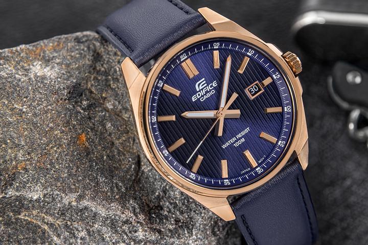 Actual product image Casio EFV-150CL-2AVUEF (Analogue wristwatch, 43 mm)