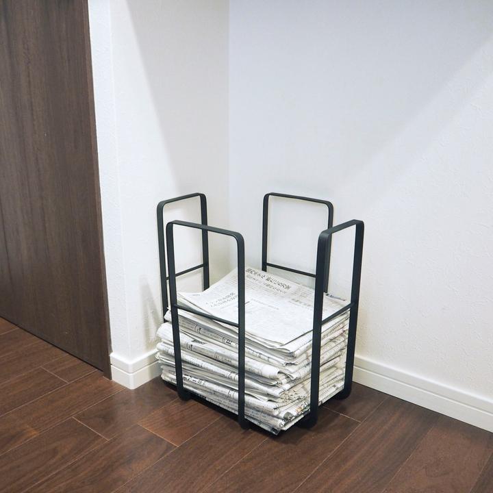 Produktbild Yamazaki Zeitungsständer TOWER (28.5 x 35 x 37 cm)