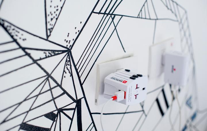 Actual product image Skross World Travel Adapter Muv USB 2.4A