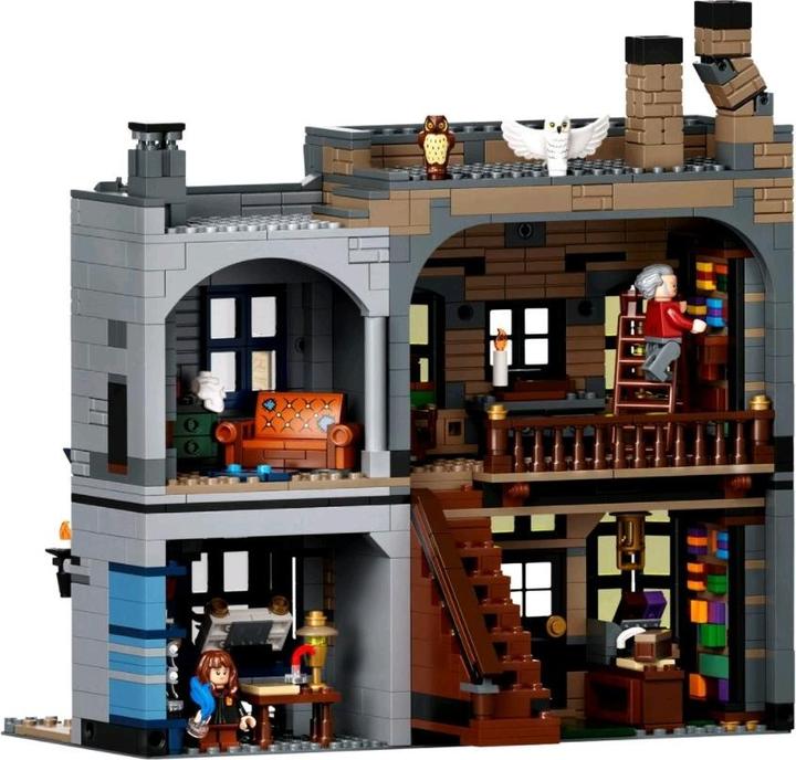 Actual product image LEGO Harry Potter Diagon Alley (75978, LEGO Harry Potter, LEGO Rare Sets)