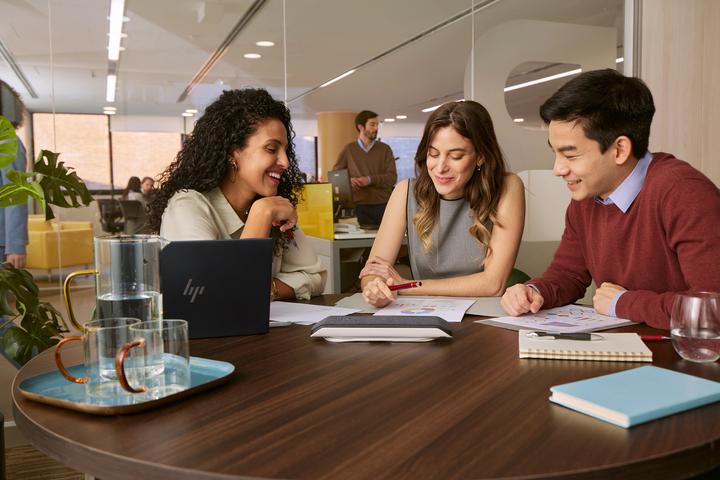 Immagine prodotto Poly HP Sync 40-M Microsoft Teams Certified Speakerphone, PC, Silver, 1.05 m, IP64, Windows 10, 100