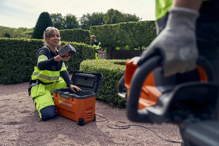 Actual product image Husqvarna Multi-Rack-Ladegerät 40-C1000X4 (36 V)