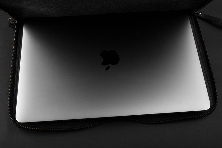 Actual product image Mujjo Folio Sleeve 13" (13", Apple)