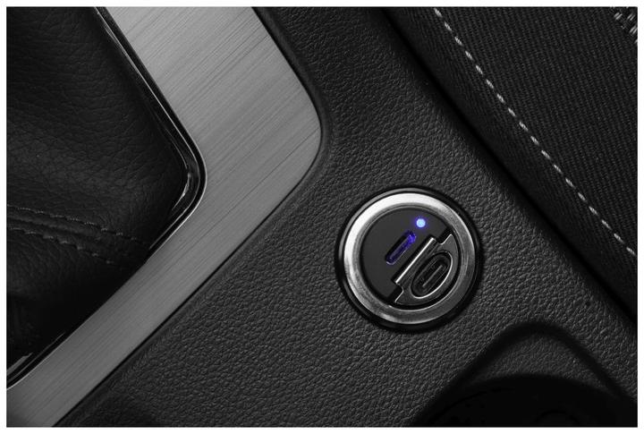 Actual product image Fixed Dual USB-C Car Charger 30W + USB-C/Lightning Cable, black