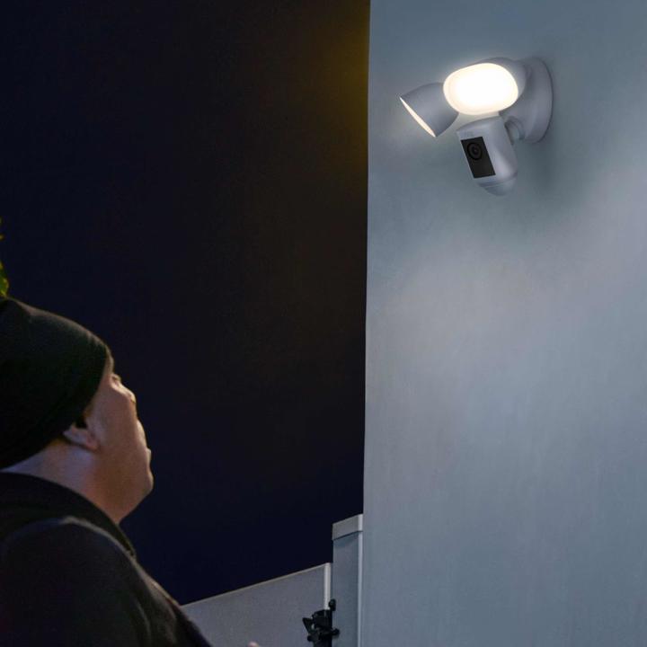 Image du produit Ring Floodlight Cam Wired Pro (1920 x 1080 Pixels)
