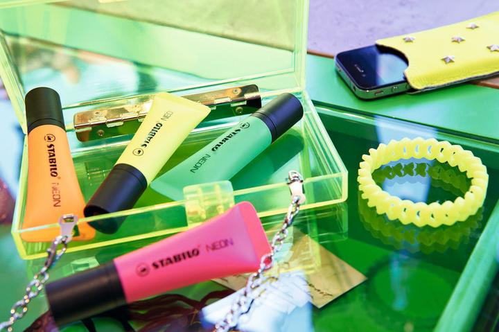 Produktbild STABILO NEON Textmarker (Gelb, Grün, Orange, Pink, 5 mm, 4 x)