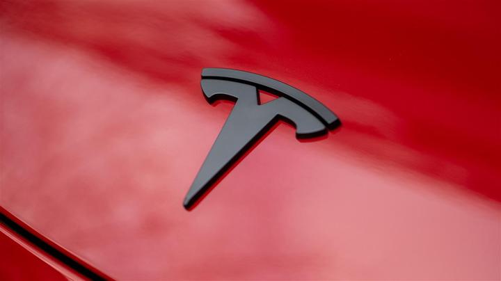 Produktbild Made4EV Logo Emblem in Schwarz für das Tesla Model 3 Highland