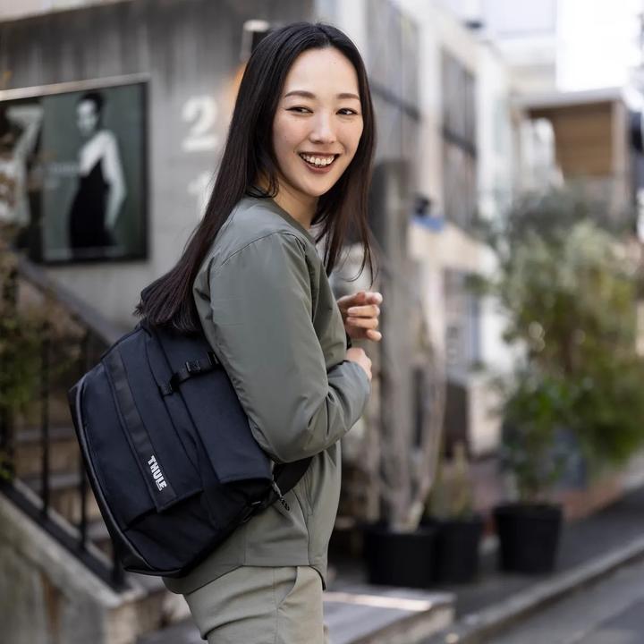 Actual product image Thule Paramount Crossbody 14L - Soft Green (14")