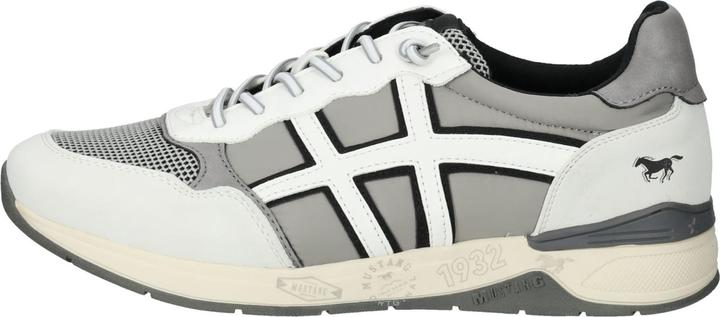 Image du produit Mustang Quittez vos chaussures d'affaires et optez pour des chaussures de loisirs. Ces sneakers (44)