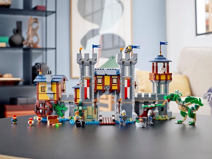 Actual product image LEGO Medieval castle (31120, LEGO Creator 3-in-1, LEGO Rare Sets)