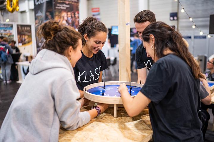 Actual product image Game Factory Klask 4 (German, French, Italian, English)