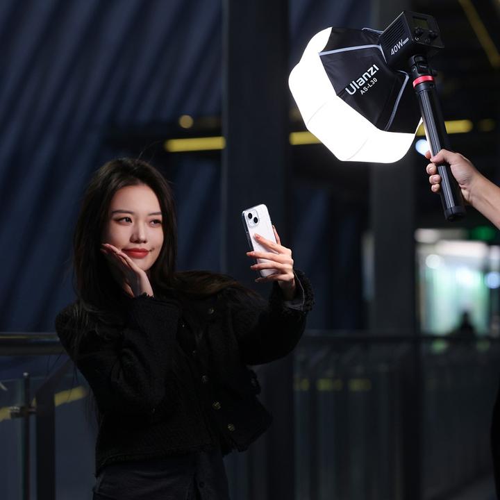 Actual product image Ulanzi AS L30 Lantern Softbox With Mini Bowens Mount 30cm (Video light)