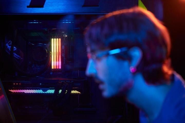 Produktbild Kingston FURY Renegade RGB (2 x 32GB, 6400 MHz, DDR5-RAM, DIMM)