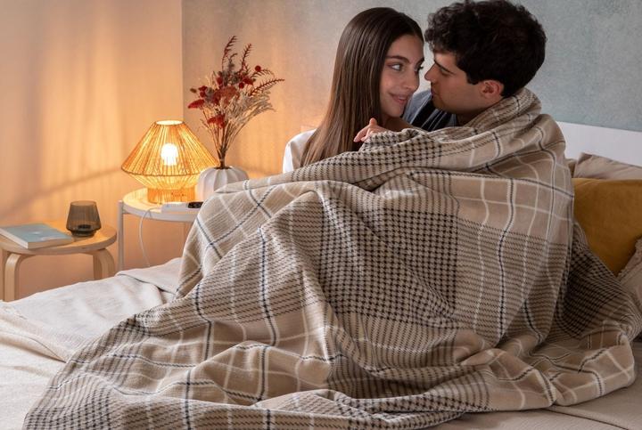 Actual product image Imetec Adapto Élégance Heated Plaid 180x140 cm (180 x 140 cm)