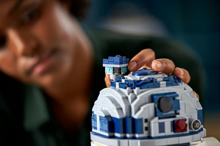 Actual product image LEGO Star Wars R2-D2 (75308) (75308, LEGO Rare Sets, LEGO Star Wars)
