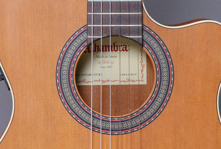 Actual product image Alhambra Z-Nature CT EZ (Semi acoustic guitar)