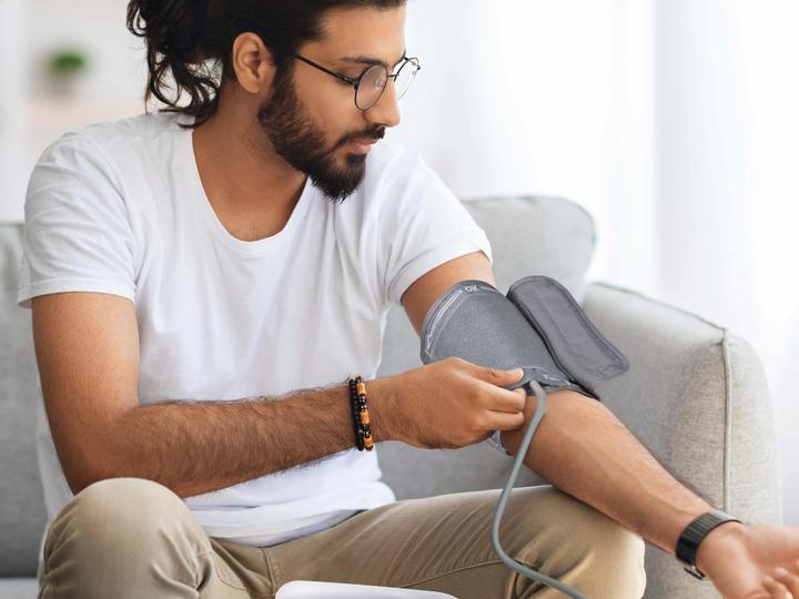 Produktbild Grundig Blood pressure monitor arm (Blutdruckmessgerät Oberarm)