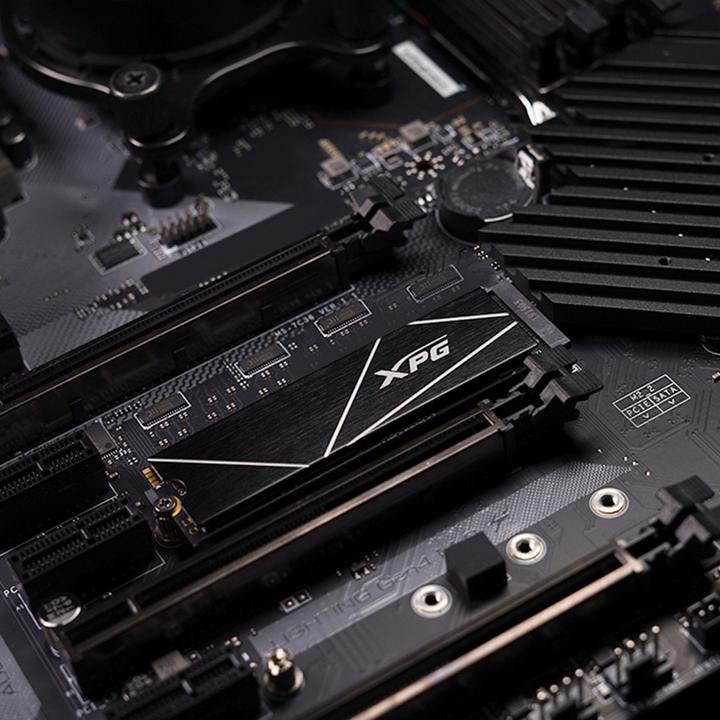 Actual product image Adata XPG Gammix S70 Blade (2000 GB, M.2 2280)