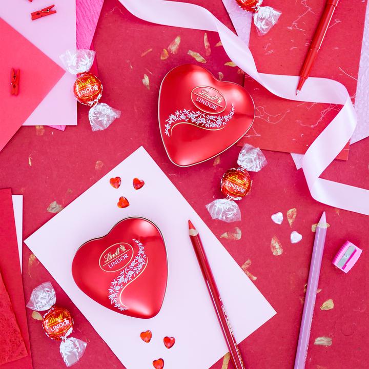 Actual product image Lindt Lindor milk heart tin (62 g)
