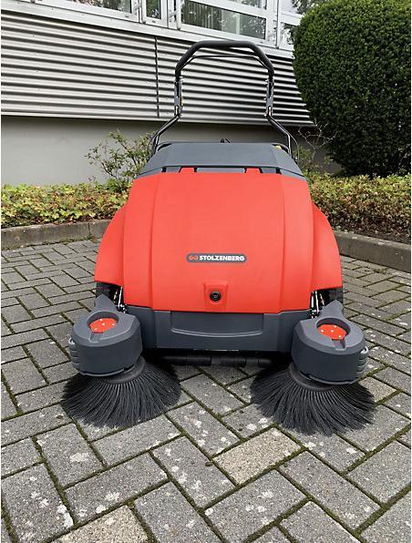Immagine prodotto Stolzenberg Spazzatrice Twin Sweep, TS 900E Basic, con sistema di spazzole a tandem.