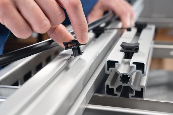 Produktbild HellermannTyton Kabelbindersockel Befestigungselement für Aluminium Konstruktionsprofile (Befestigungsschlaufen, 19.30 mm, 500 Stk.)