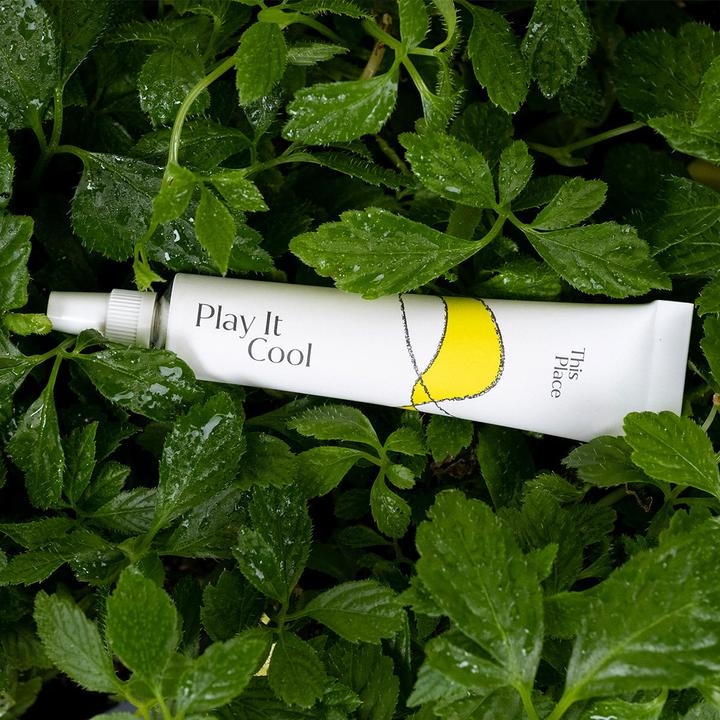 Produktbild This Place Play It Cool Depuffing Eye Gel (Gel, 10 ml, Tag + Nacht)