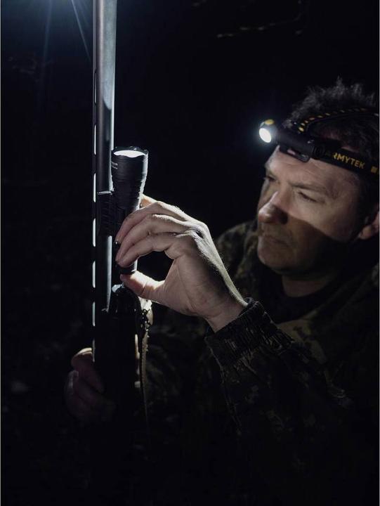 Immagine prodotto ArmyTek Wizard C2 v4 Magnet USB+18650 / LH351D Bianco / 1200 lm / TIR 70°:120° / 1x18650 (11.20 cm, 1200 lm)