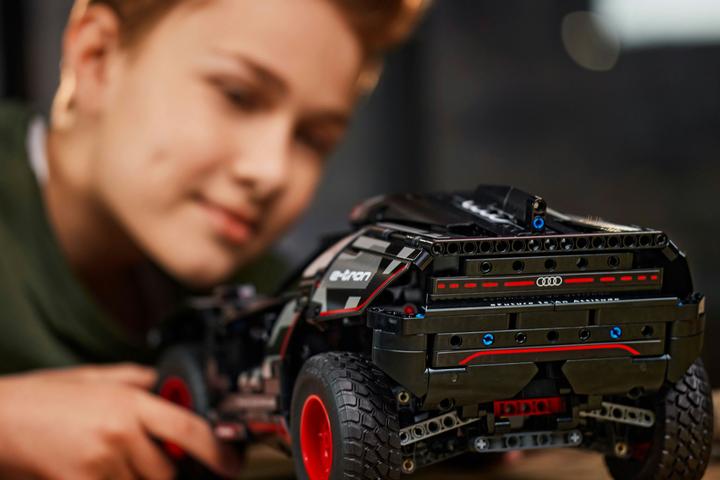 Produktbild LEGO Audi RS Q e-tron (42160, LEGO Technic)