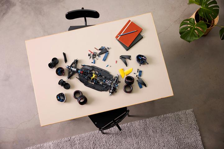 Actual product image LEGO Oracle Red Bull Racing RB20 F1 Rennauto (42206, LEGO Technic)
