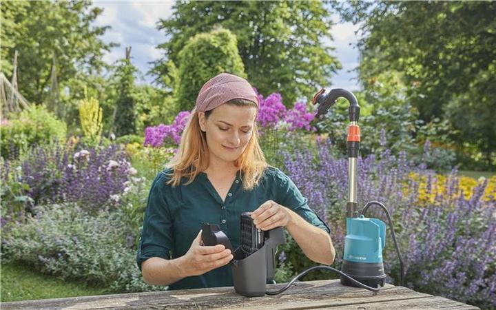 Immagine prodotto Gardena Pompa sommergibile per acque chiare a batteria (Pompa per acqua pulita)