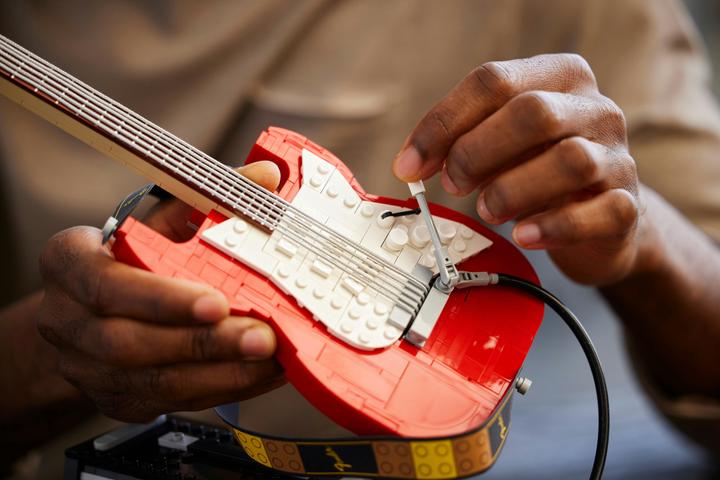 Produktbild LEGO Fender Stratocaster (21329, LEGO Ideas, LEGO Seltene Sets)